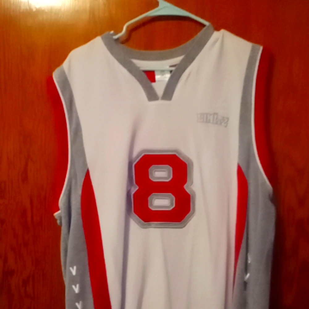 Street type sleeveless shirt